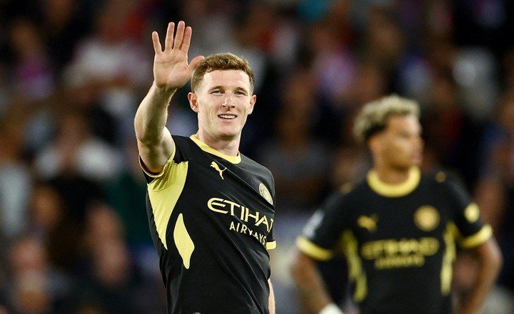 Man City chi tiêu mạnh tay để tái thiết hàng tiền vệ. (Ảnh: Reuters)
