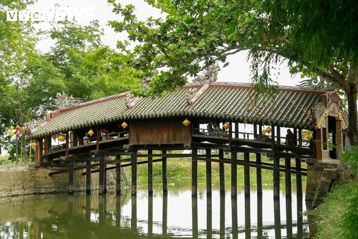 “Đối với dân làng Thanh Thuỷ Chánh thì cầu Ngói Thanh Toàn không chỉ là di tích mà còn là nơi thờ cúng rất linh thiêng mà mọi người đều tôn kính”, ông Đã chia sẻ.