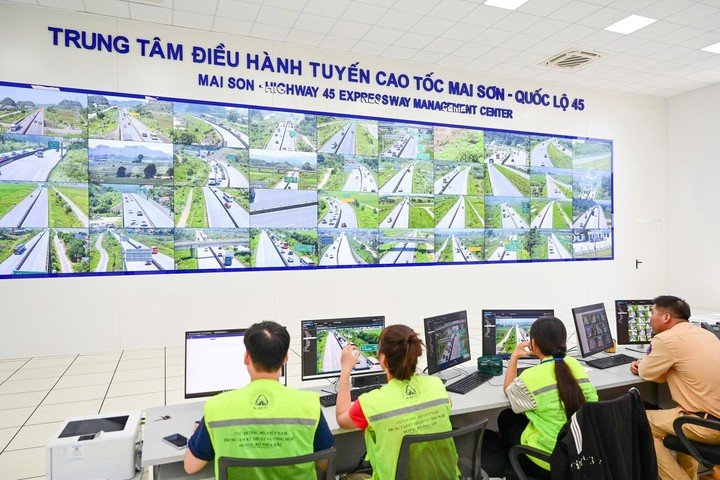 Bên trong trung tâm điều hành tuyến cao tốc Mai Sơn - Quốc lộ 45.