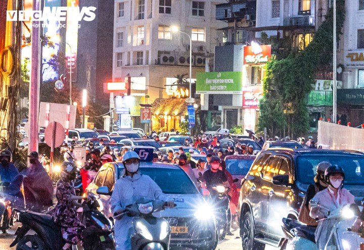 Hà Nội: Nút Nguyễn Chí Thanh - Đê La Thành tắc từ sáng, sau 5/9 còn đến mức nào? - 2