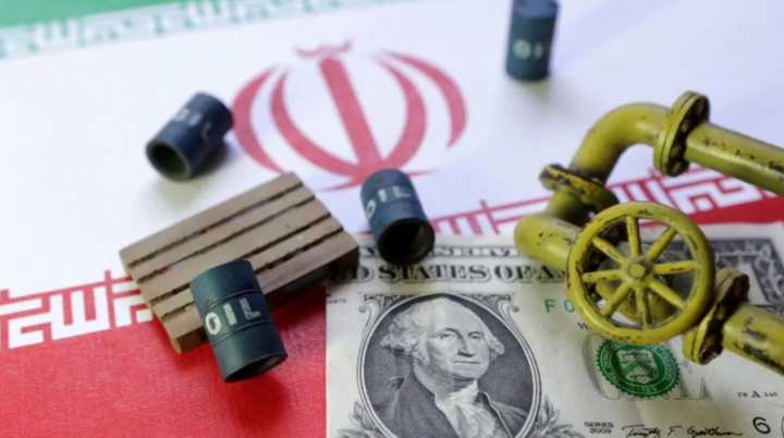Mỹ đang kết hợp sức ép kinh tế với khả năng tập kích Iran theo từng đợt. Ảnh minh họa: Reuters
