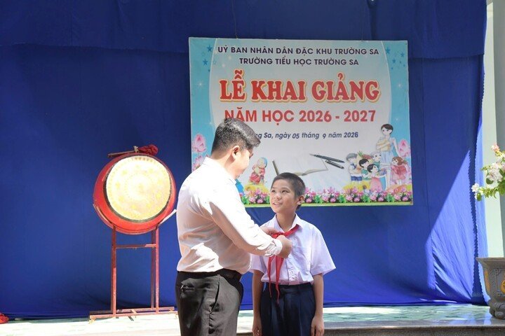 Năm học 2026-2027, các trường tiểu học trên địa bàn Đặc khu Trường Sa tiếp tục chú trọng nâng cao chất lượng giáo dục, giáo dục đạo đức, kỹ năng sống, truyền thống yêu nước và tình yêu biển, đảo cho học sinh.