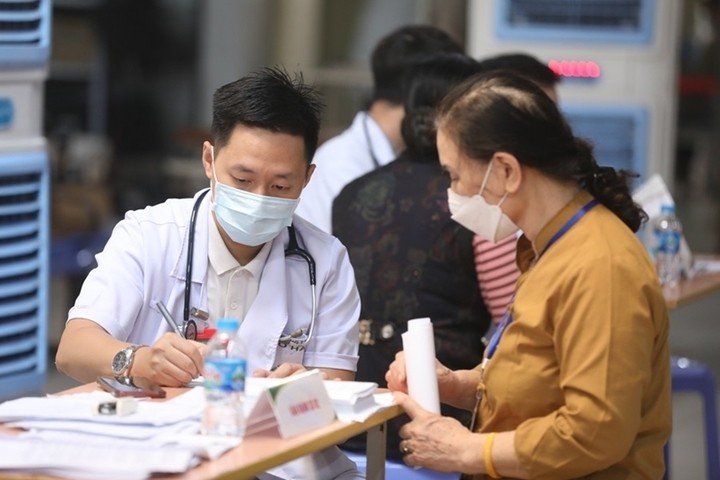 Người dân thăm khám tại một cơ sở y tế. (Ảnh minh hoạ)