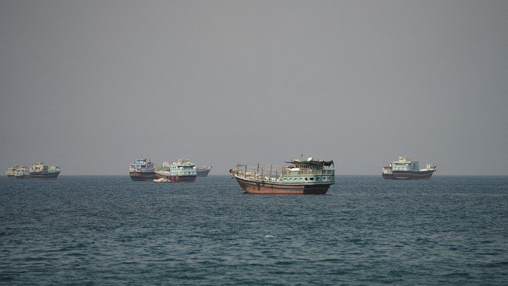 Các tàu ở gần eo biển Hormuz. (Ảnh: Reuters)
