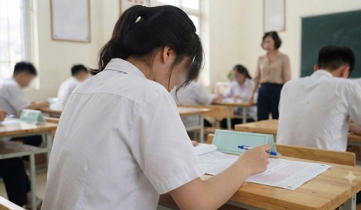 thí sinh chép bài bị trừ 50% điểm Toán. (Ảnh minh họa: AI)