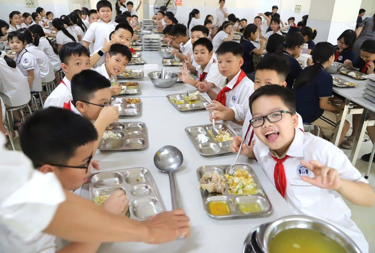 Bữa ăn bán trú của học sinh Hà Nội được kiểm soát chặt chẽ. Ảnh: CTV