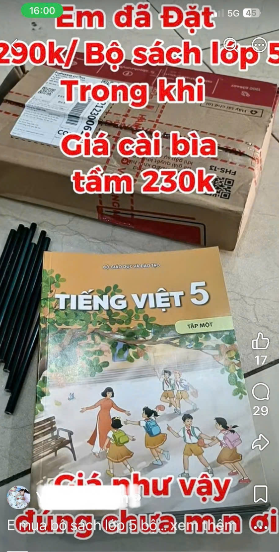Nhà sách không đủ sách, nhiều phụ huynh phải chuyển sang tìm mua SGK trên các sàn thương mại điện tử với giáo cao.