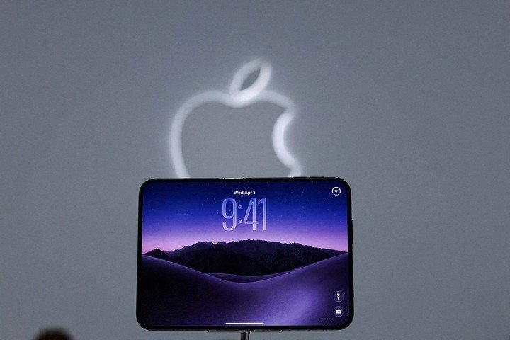 Cận cảnh iPhone Duo - chiếc điện thoại đắt nhất lịch sử của Apple - 1
