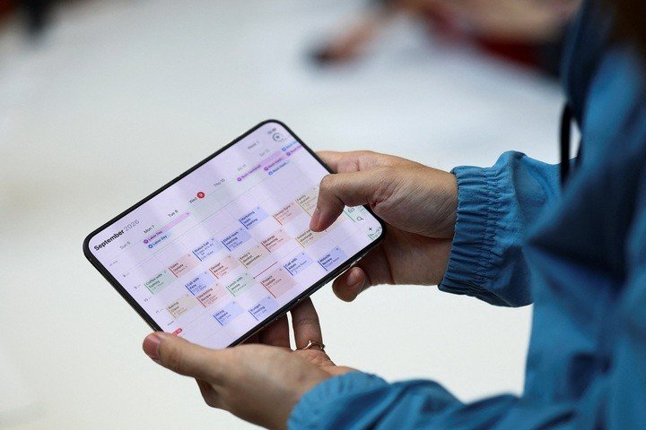 Cận cảnh iPhone Duo - chiếc điện thoại đắt nhất lịch sử của Apple - 3