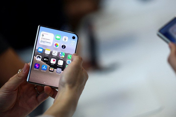 Cận cảnh iPhone Duo - chiếc điện thoại đắt nhất lịch sử của Apple - 4