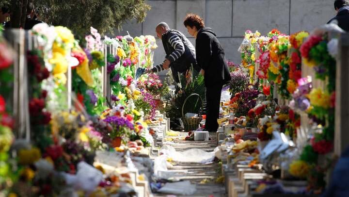 Diện tích đất ngày càng ít khiến việc địa táng trở nên đắt đỏ. (Ảnh: China Daily)