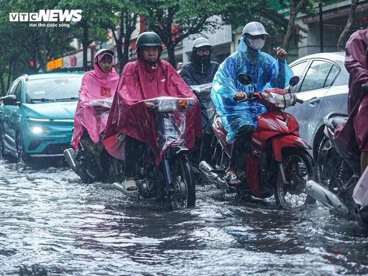 Ngày 15/9, Hà Nội có mưa rất to. (Ảnh: Viên Minh)