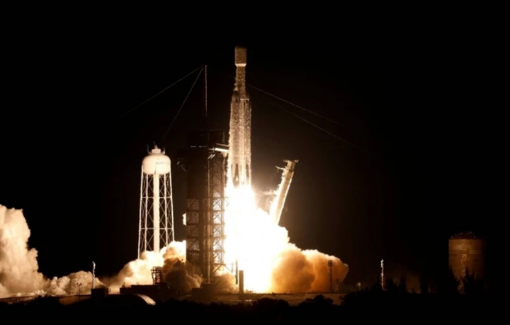Mỹ phóng tên lửa đẩy Falcon Heavy. (Ảnh: Reuters)