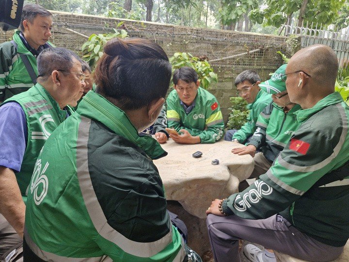 Các tài xế trong Nghiệp đoàn xe công nghệ TP.HCM cho biết phần nhiều họ chưa đủ khả năng đóng bảo hiểm và mong muốn có chính sách an sinh công bằng.