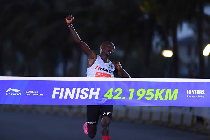 Cự ly 42,195km là thử thách mà các vận động viên marathon mong muốn chinh phục. (Ảnh: Marathons)