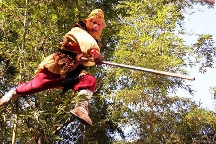 Gậy Như Ý nặng 13,500 cân và chỉ có Tôn Ngộ Không điều khiển được.
