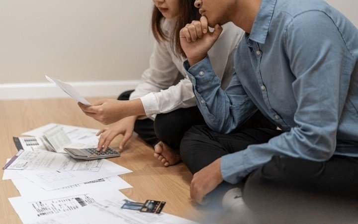 Áp lực tài chính khiến nhiều người chùn bước trước cánh cửa hôn nhân. (Ảnh minh họa)