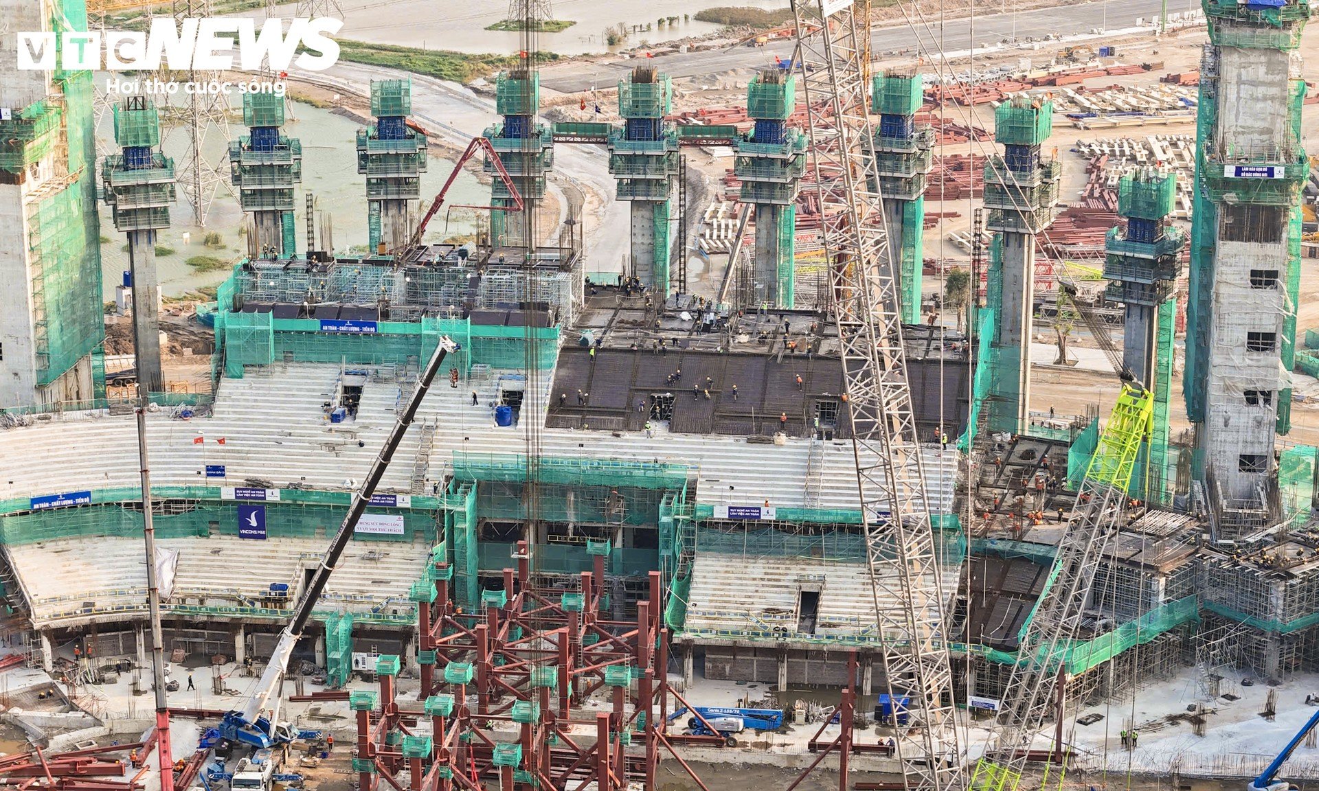Loạt siêu trụ khổng lồ tại công trường sân vận động 135.000 chỗ ở Hà Nội - 5