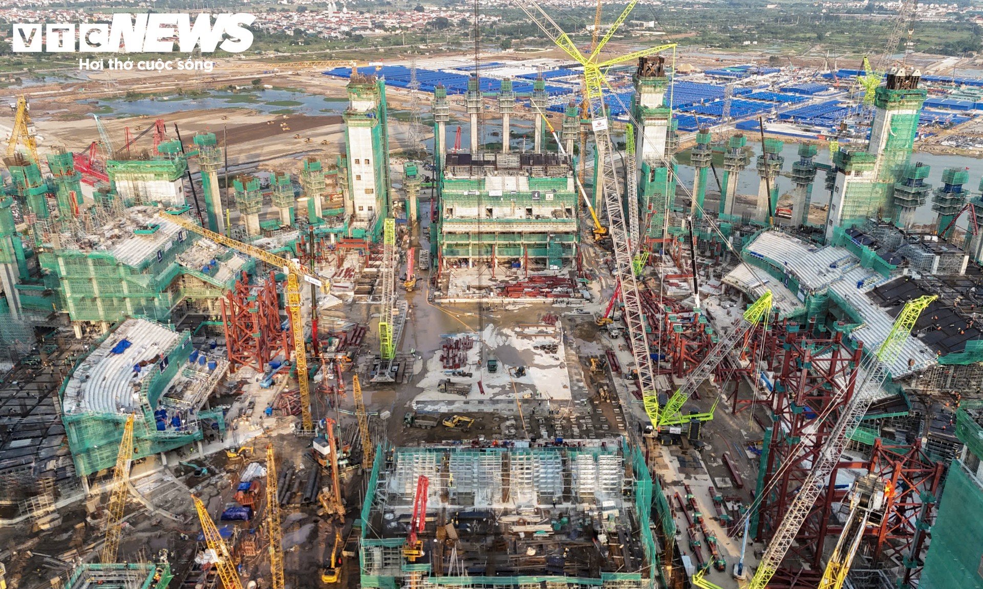 Loạt siêu trụ khổng lồ tại công trường sân vận động 135.000 chỗ ở Hà Nội - 9