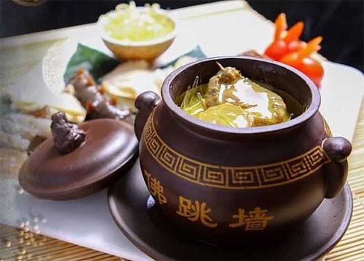 Phật nhảy tường là tên gọi của món ăn lừng danh ở Phúc Kiến, Trung Quốc.