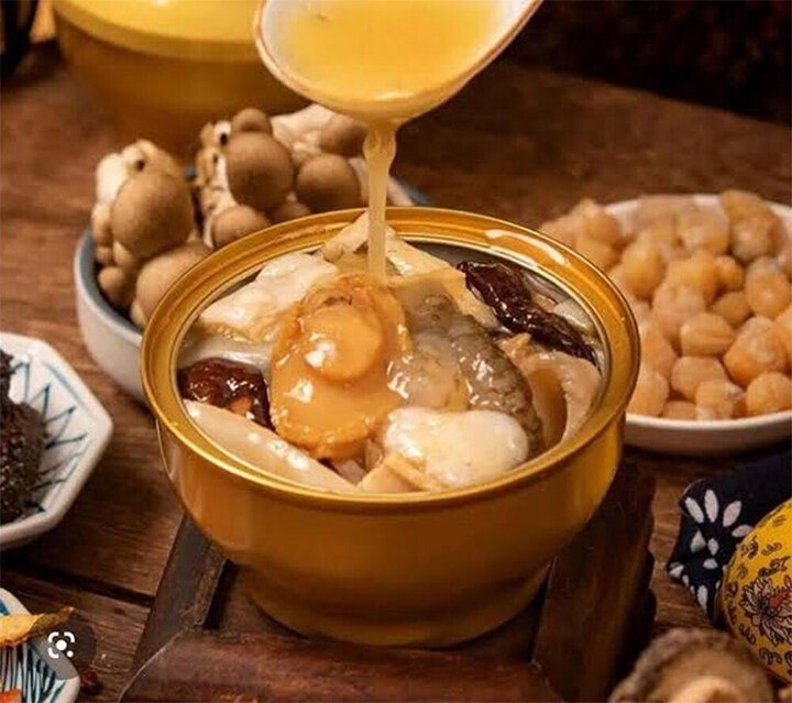 Cách chế biến món ăn này được xem là một dạng nghệ thuật nấu ăn cầu kỳ.