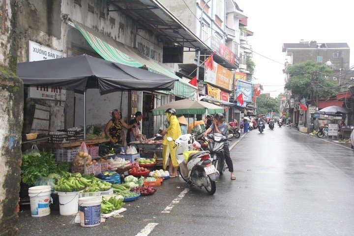 Theo dự báo, giá các loại rau quả có thể tăng kéo dài trong hơn một tháng và chờ đến lứa rau mới. (Ảnh: Phạm Duy)