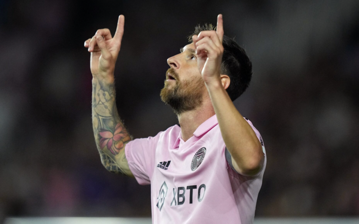 Lionel Messi ghi siêu phẩm đá phạt trong ngày Inter Miami cầm hòa 2-2 San Diego trên sân nhà ở vòng 26 MLS. (Ảnh: Reuters)