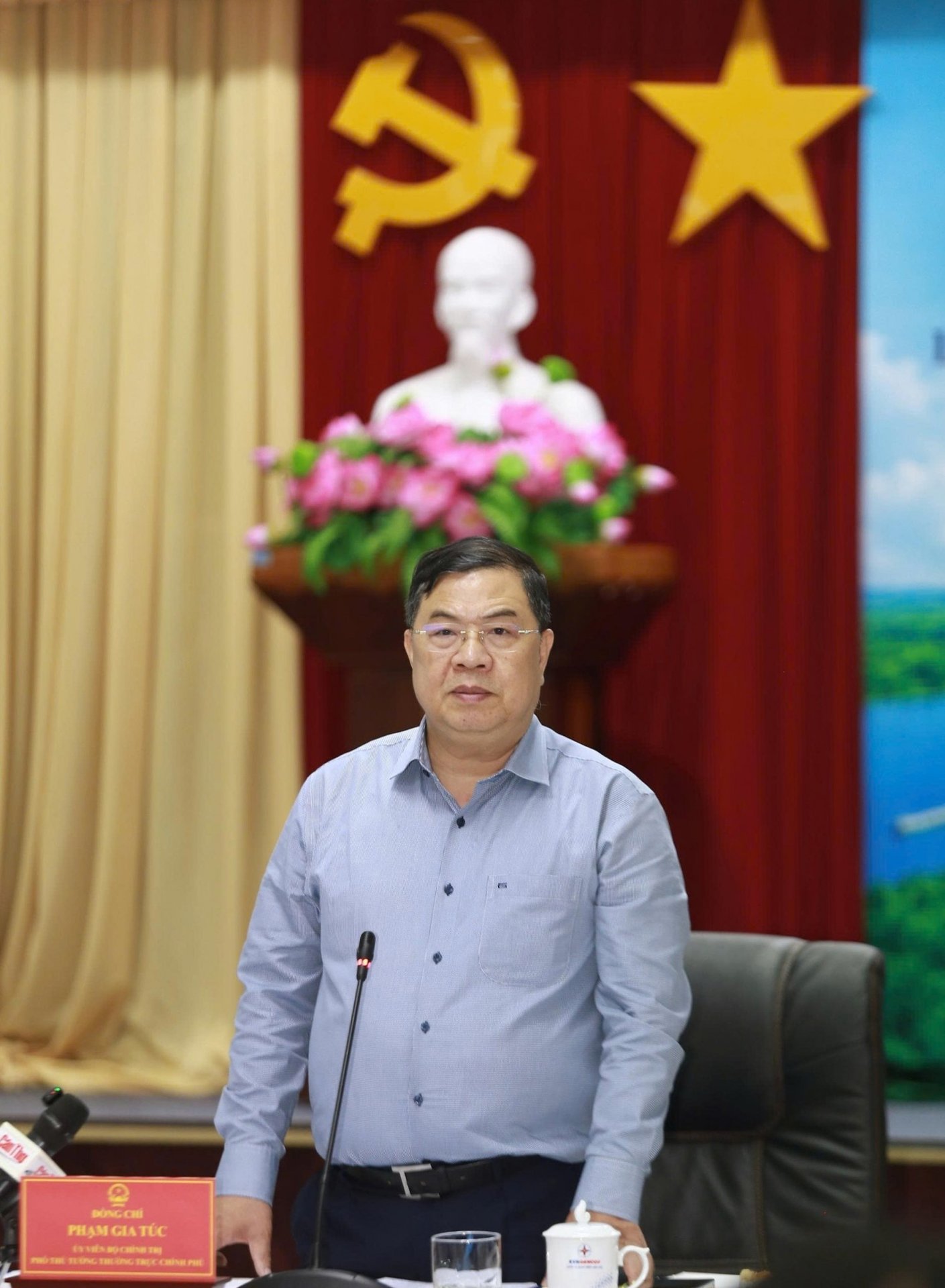 Phó Thủ tướng Thường trực Chính phủ Phạm Gia Túc trong phiên làm việc với các đơn vị có dự án năng lượng tại Cần Thơ