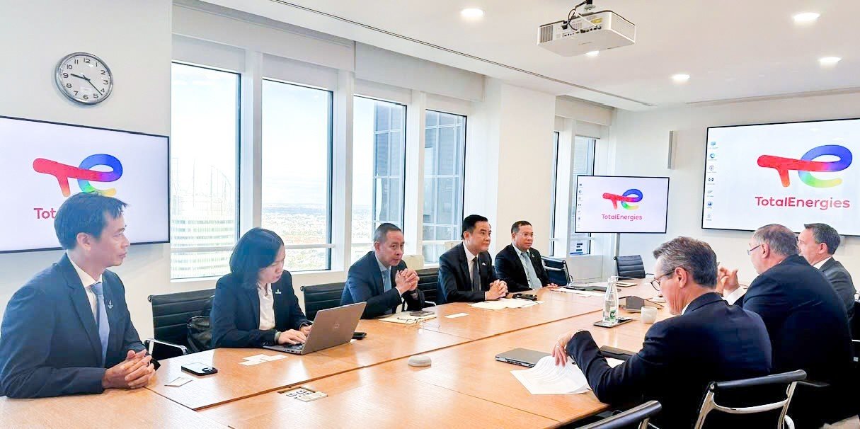 Chủ tịch HĐTV Lê Ngọc Sơn làm việc với lãnh đạo TotalEnergies