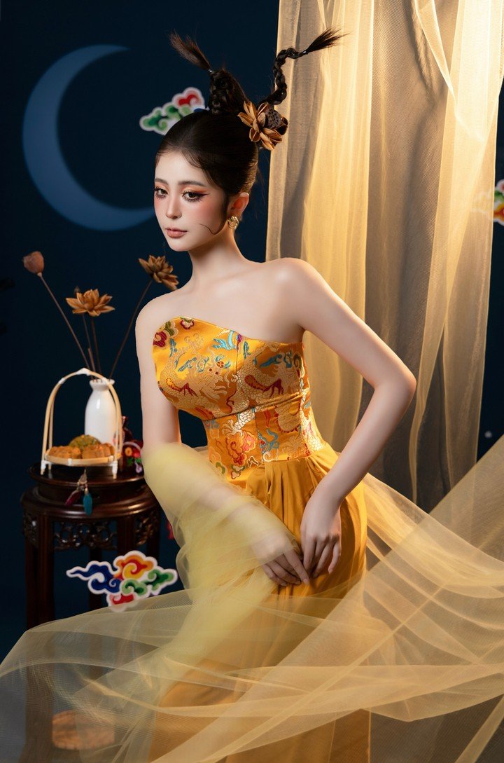 Sinh năm 2002 tại Quảng Ninh, Thùy Trang tốt nghiệp chuyên ngành Quản trị khách sạn, Đại học Thương mại. Cô đang hoạt động với vai trò người mẫu ảnh tự do và theo đuổi lĩnh vực nghệ thuật.