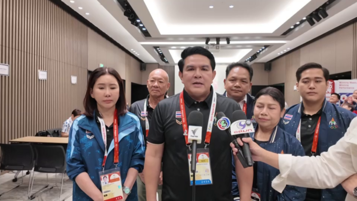 Bộ trưởng Du lịch và Thể thao Surasak Panjaroenworaku lên tiếng về trường hợp của Pitchamon Opatniputh