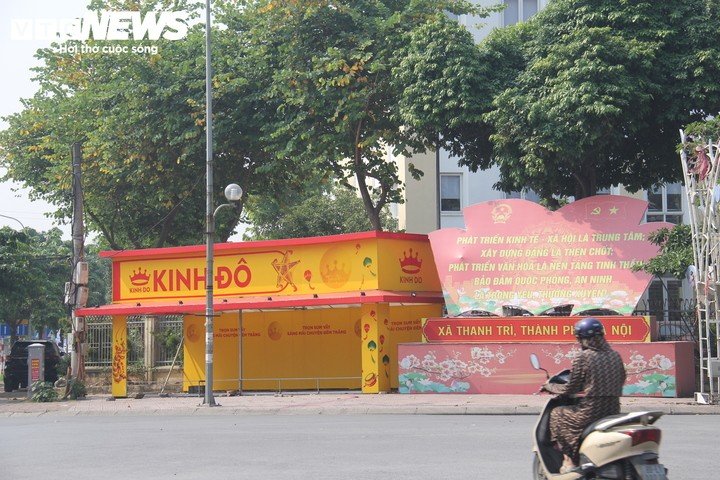 Một quầy hàng tại trung tâm xã Thanh Trì được dựng lên nhưng không mở bán. (Ảnh chụp sáng 22/9).
