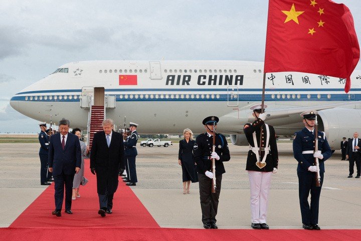Lễ đón Chủ tịch Tập Cận Bình tại sân bay.