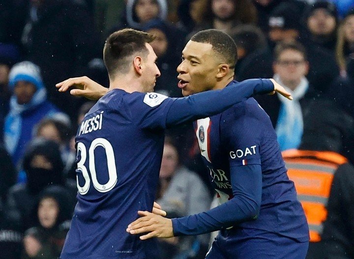 Mbappe từng là đồng đội với Messi ở PSG - Ảnh: Reuters