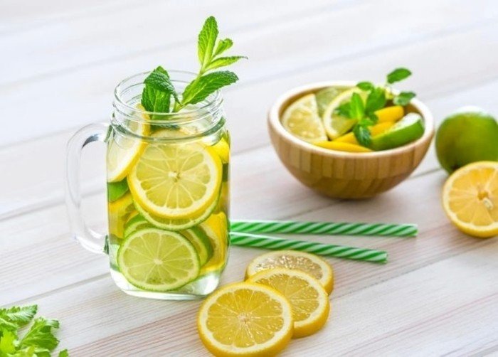 Sau một cuộc nhậu, nhiều người tìm đến nước lọc, nước chanh với hy vọng nhanh tỉnh rượu và giảm nồng độ cồn.
