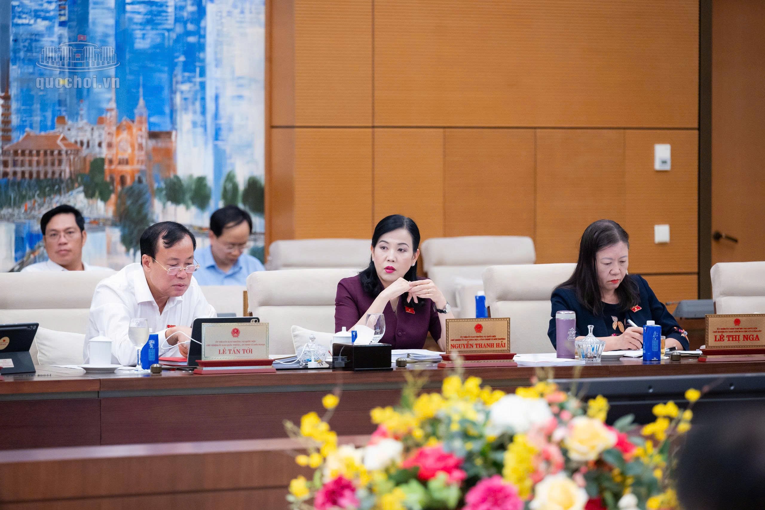 Các đại biểu dự phiên họp.
