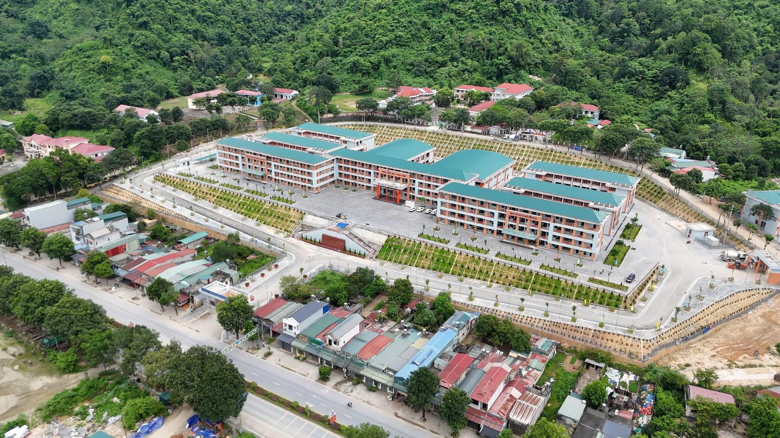 26-1790382530-trung-thu-dau-tien-duoi-mai-truong-petrovietnam-thap-sang-niem-tin-noi-bien-cuong