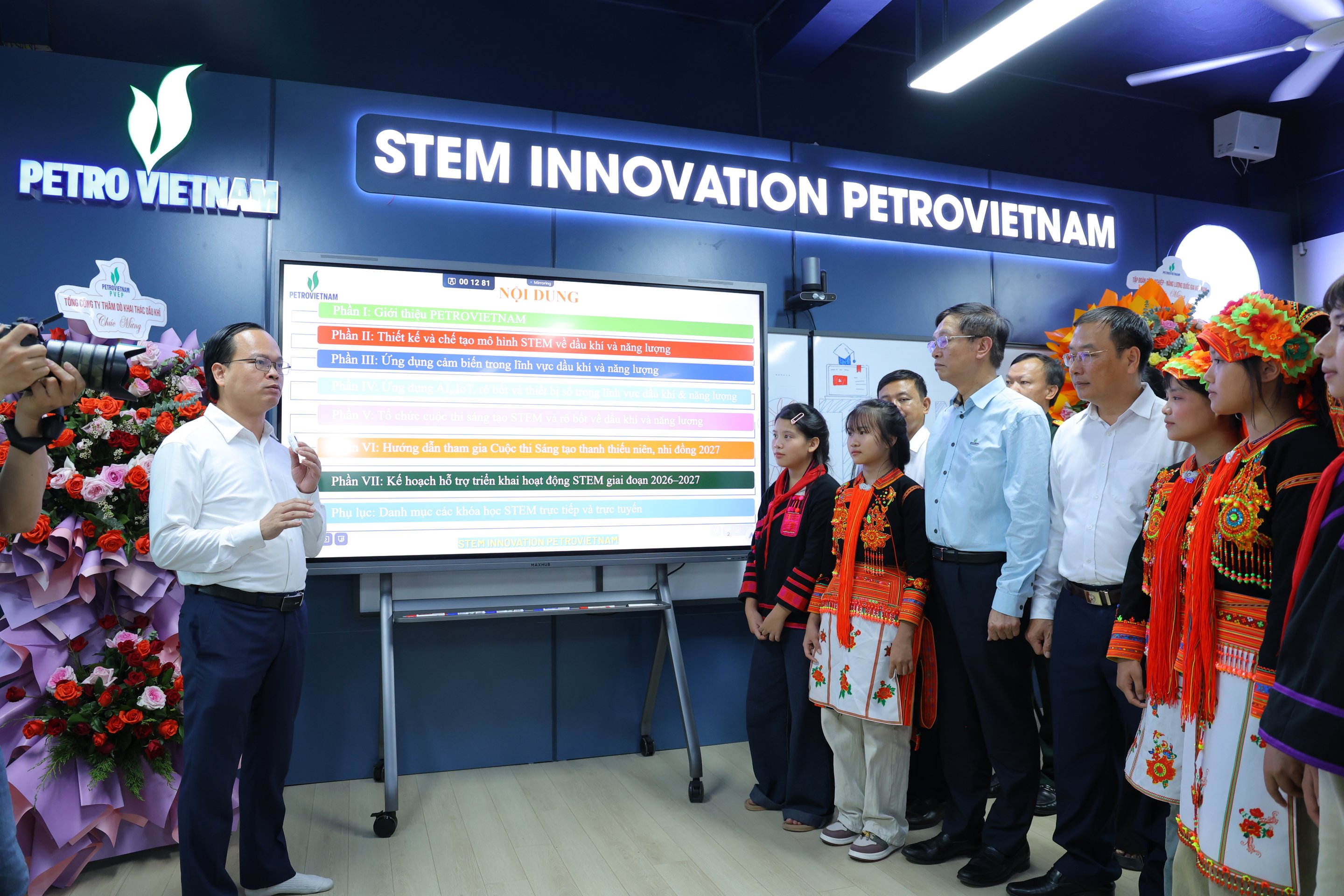 26-1790382534-trung-thu-dau-tien-duoi-mai-truong-petrovietnam-thap-sang-niem-tin-noi-bien-cuong