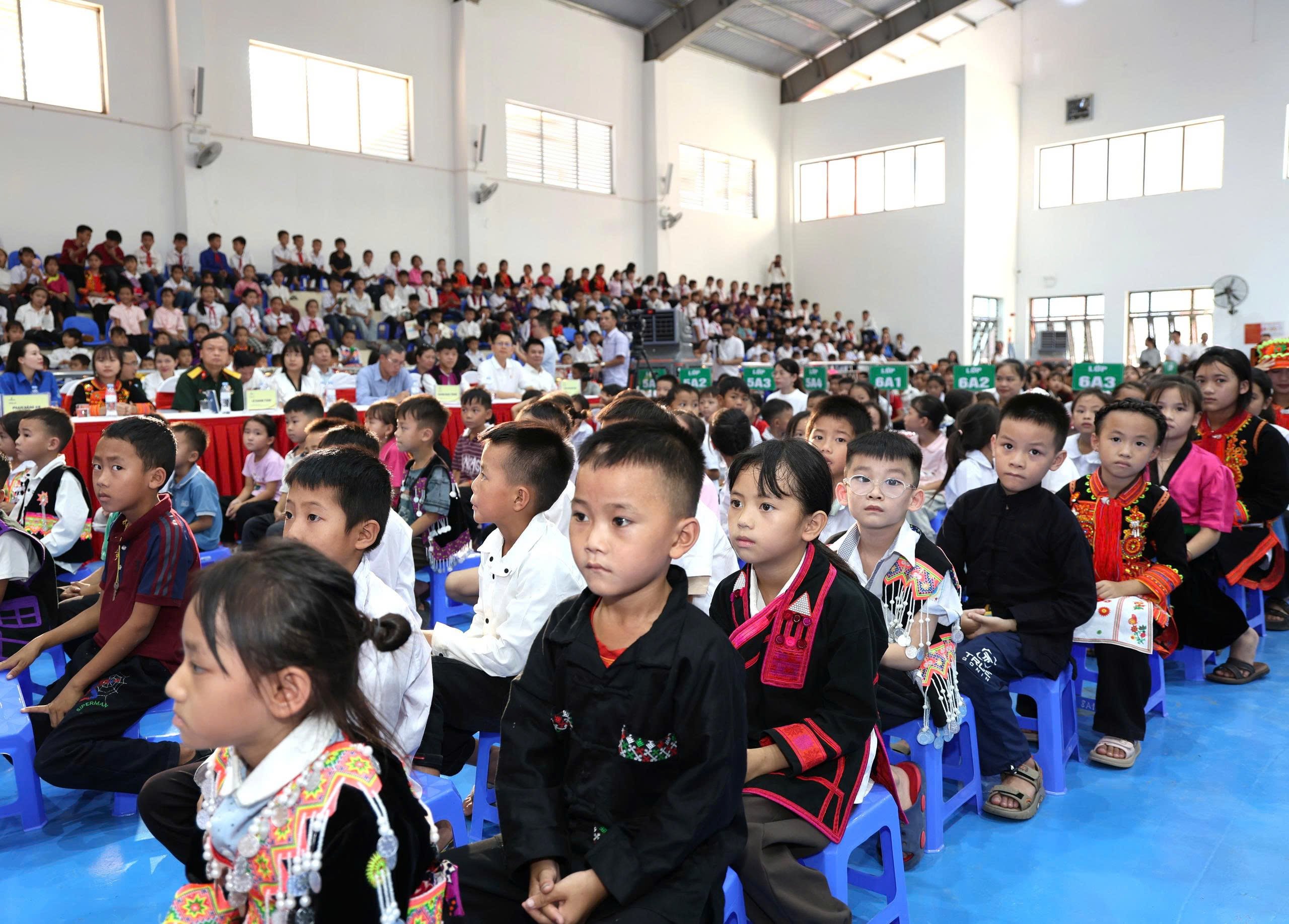 26-1790382535-trung-thu-dau-tien-duoi-mai-truong-petrovietnam-thap-sang-niem-tin-noi-bien-cuong