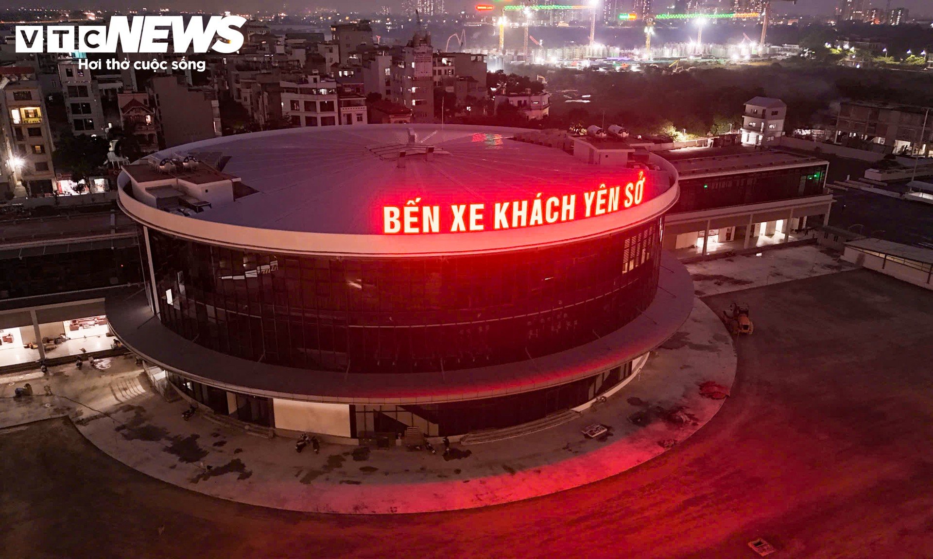Diện mạo bến xe hình tròn độc đáo bên Vành đai 3 Hà Nội - 9