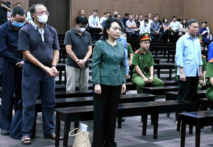 Cựu Bộ trưởng Bộ Y tế Nguyễn Thị Kim Tiến tại tòa sơ thẩm.