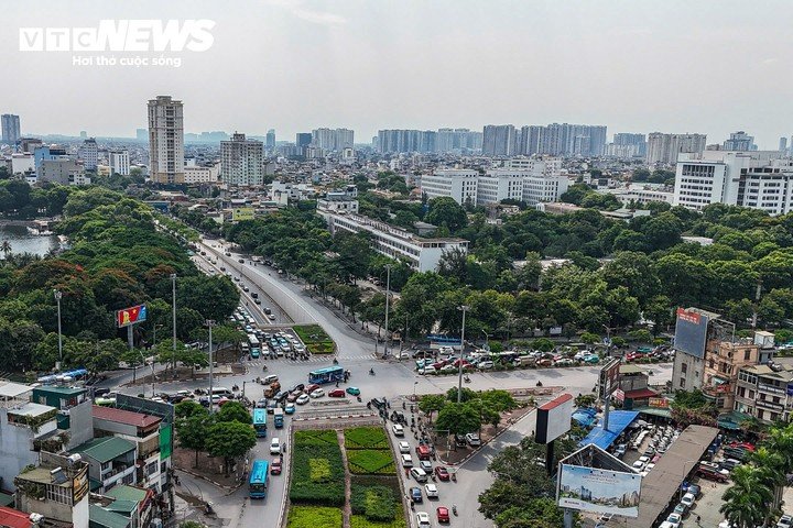 Khu đất dự kiến xây dựng dự án nằm tại vị trí có vai trò kết nối quan trọng ở khu vực phía Nam khu vực trung tâm Hà Nội, gần trục Lê Duẩn, hầm chui Kim Liên, Công viên Thống Nhất và các tuyến giao thông hướng về phía Quốc lộ 1A. Việc triển khai dự án được nghiên cứu đồng bộ với định hướng chỉnh trang đô thị khu vực góc đường Lê Duẩn và hầm chui Kim Liên, hướng tới tổ chức lại không gian đô thị trên trục đường rộng 90m kết nối từ khu vực hầm Kim Liên đến Quốc lộ 1A.