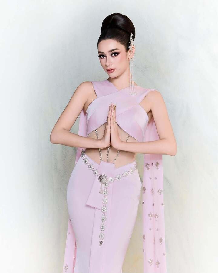 Ngày 24/9, người đẹp bước vào phần thi Tài năng với màn kết hợp ca hát và vũ đạo trên nền ca khúc Espresso của Sabrina Carpenter. Emoura lọt Top 15 của phần thi.