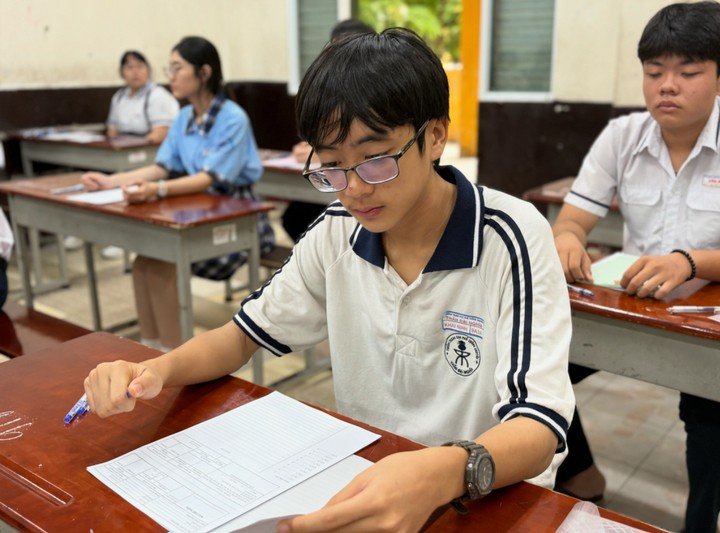 Đề xuất thi tuyển sinh lớp 10 chỉ 2 môn Toán và Ngữ văn đang nhận nhiều ý kiến trái chiều. (Ảnh minh họa)