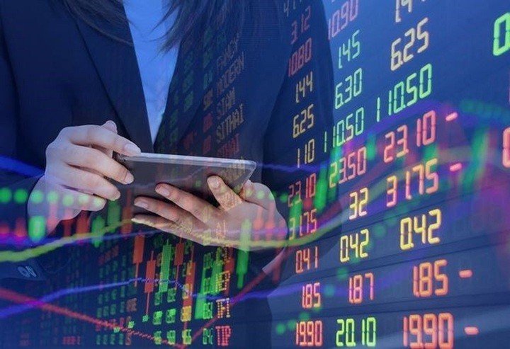 Việc nâng hạn chứng khoán được kỳ vọng mở rộng hệ sinh thái tài chính, tác động tích cực tới bất động sản. (Ảnh minh họa)
