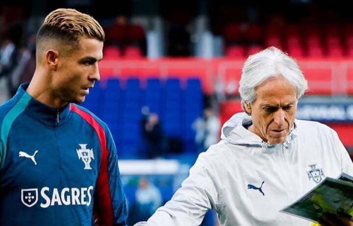 HLV Jorge Jesus mâu thuẫn với Ronaldo.