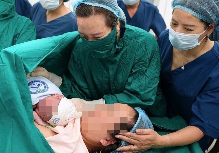 Sản phụ sinh con tại tuyến y tế trung ương.