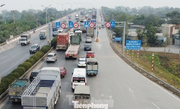 Cầu Thanh Trì được rào chắn cục bộ và hạ tốc độ để phục vụ sửa chữa kết cấu nhịp, gối cầu.