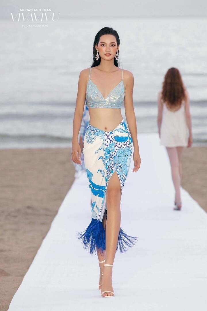 Sau khi có danh hiệu Á hậu, Quỳnh Anh trở thành cái tên đắt show thời trang trong nước. Với sắc vóc nổi trội, cô được nhiều nhãn hàng, nhà thiết kế lựa chọn.