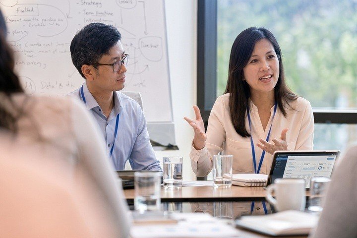 Trao đổi trực tiếp giữa cơ sở y tế, doanh nghiệp và đối tác công nghệ giúp làm rõ phạm vi chuyển giao, tiêu chuẩn chất lượng và điều kiện vận hành tại Việt Nam. (Ảnh minh họa)